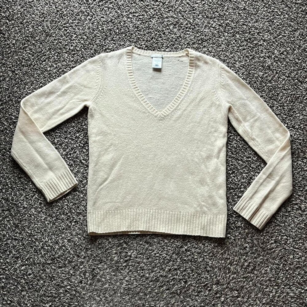 Old Navy Cream V Neck Lambswool Sweater Womens Small Minimalist Cozy 265621